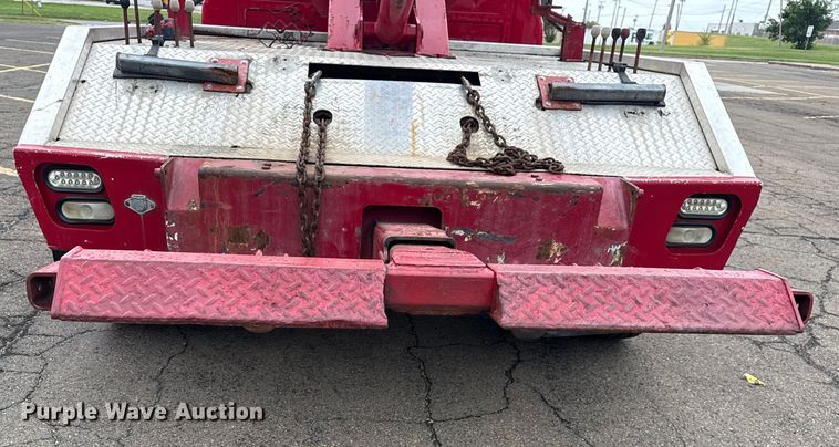 image for item EG8172 2006 Ford F350 Super Duty tow truck