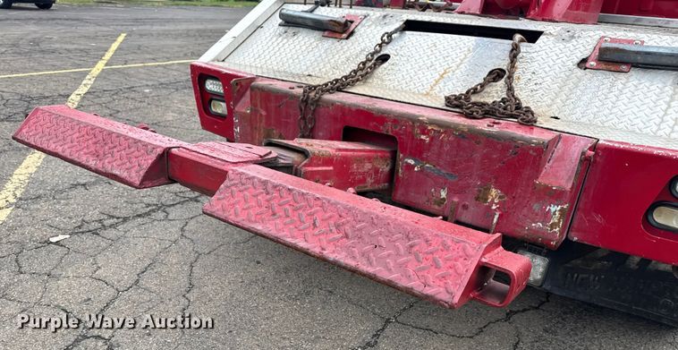 image for item EG8172 2006 Ford F350 Super Duty tow truck