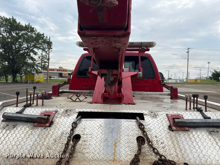 image for item EG8172 2006 Ford F350 Super Duty tow truck