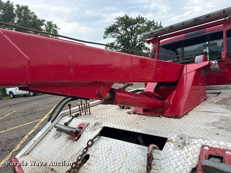 image for item EG8172 2006 Ford F350 Super Duty tow truck