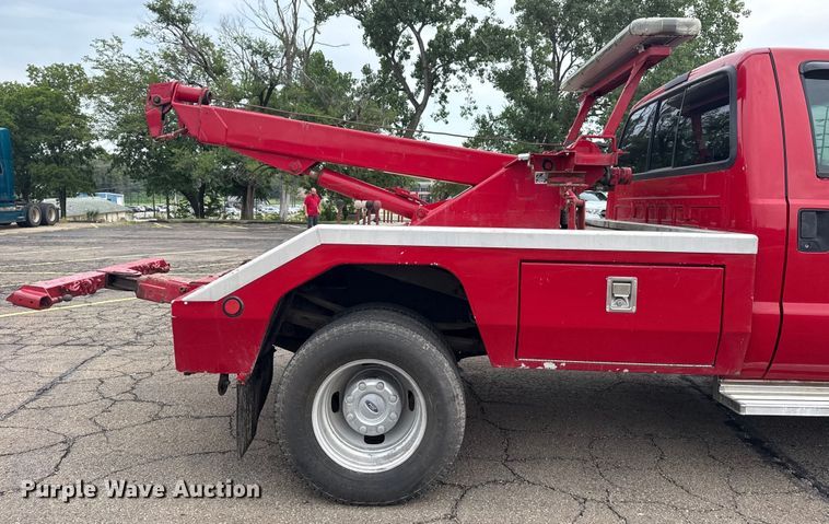 image for item EG8172 2006 Ford F350 Super Duty tow truck