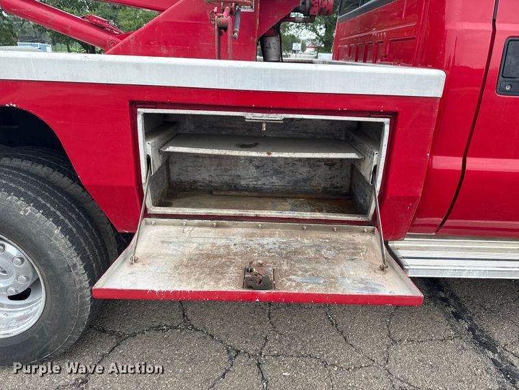 image for item EG8172 2006 Ford F350 Super Duty tow truck