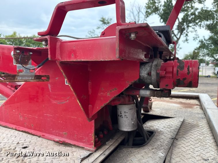 image for item EG8172 2006 Ford F350 Super Duty tow truck