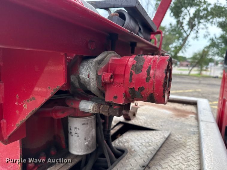 image for item EG8172 2006 Ford F350 Super Duty tow truck