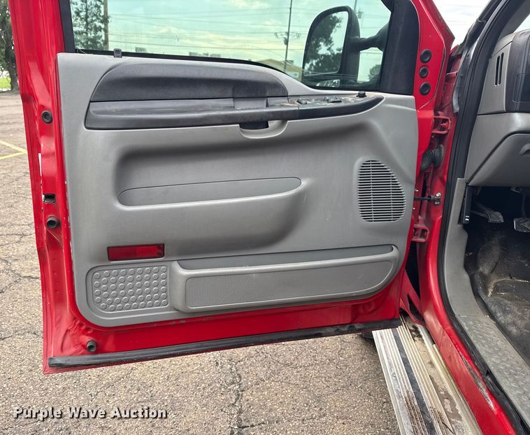 image for item EG8172 2006 Ford F350 Super Duty tow truck