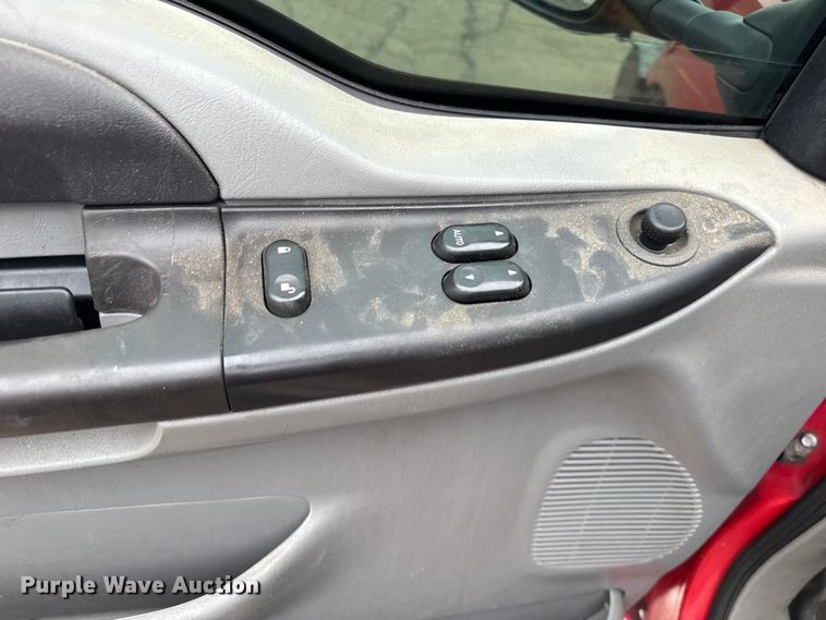 image for item EG8172 2006 Ford F350 Super Duty tow truck