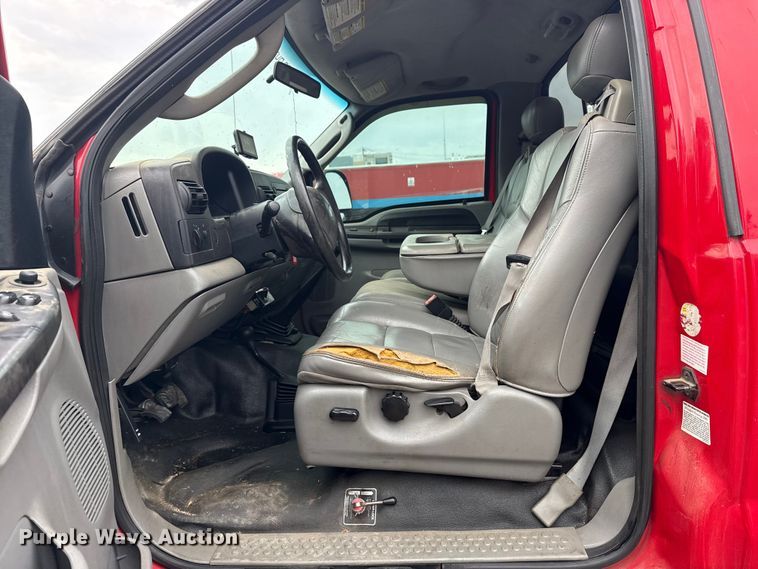 image for item EG8172 2006 Ford F350 Super Duty tow truck