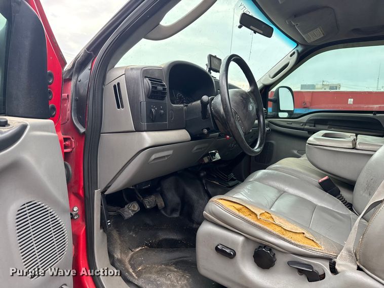 image for item EG8172 2006 Ford F350 Super Duty tow truck