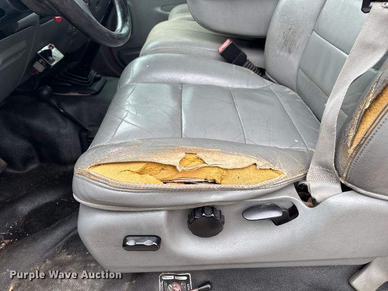 image for item EG8172 2006 Ford F350 Super Duty tow truck