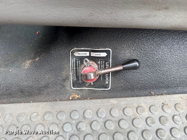 image for item EG8172 2006 Ford F350 Super Duty tow truck