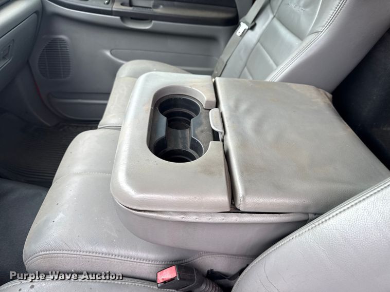 image for item EG8172 2006 Ford F350 Super Duty tow truck