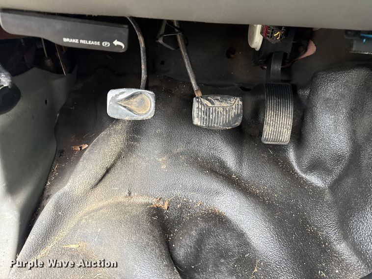 image for item EG8172 2006 Ford F350 Super Duty tow truck