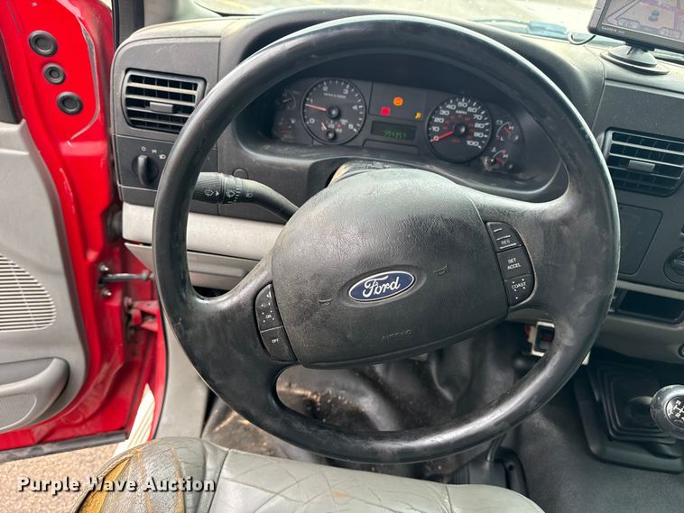 image for item EG8172 2006 Ford F350 Super Duty tow truck