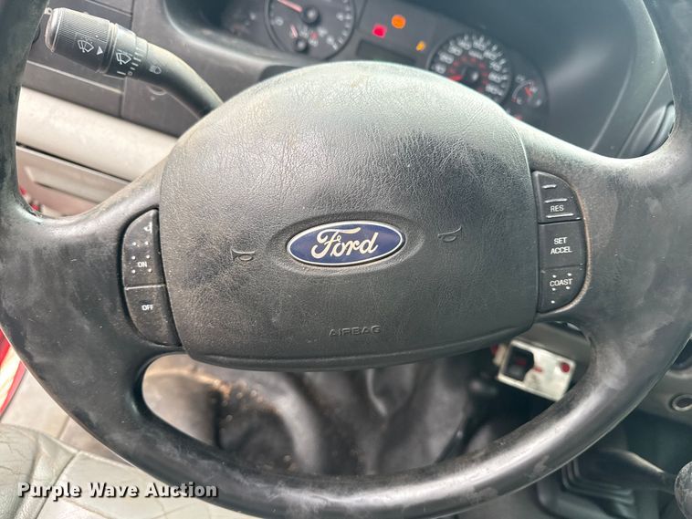 image for item EG8172 2006 Ford F350 Super Duty tow truck