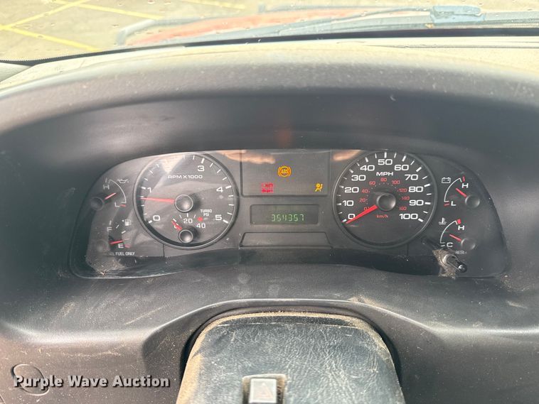 image for item EG8172 2006 Ford F350 Super Duty tow truck