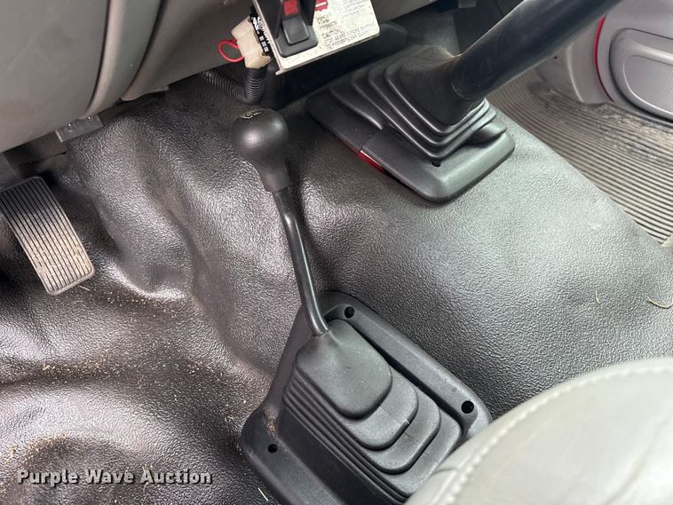 image for item EG8172 2006 Ford F350 Super Duty tow truck