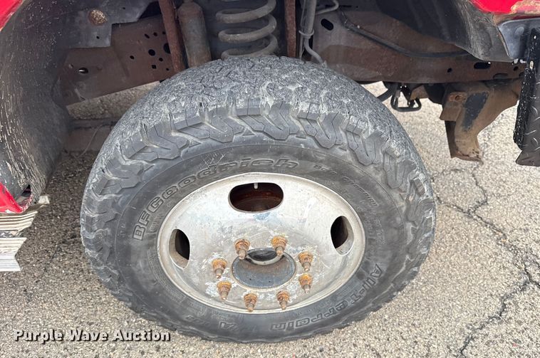 image for item EG8172 2006 Ford F350 Super Duty tow truck