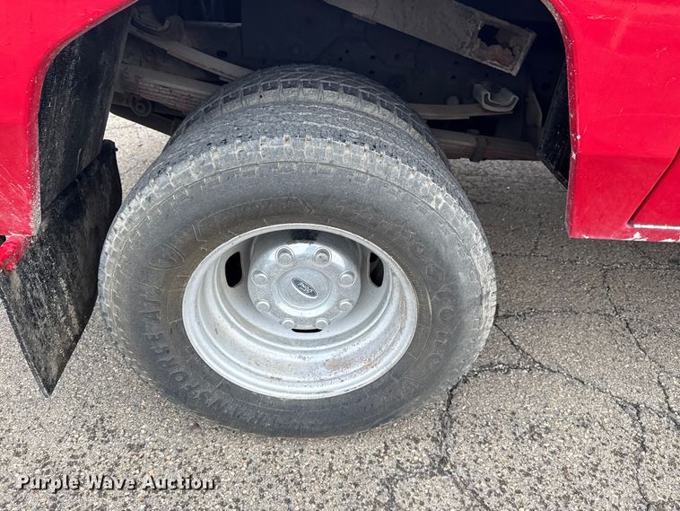 image for item EG8172 2006 Ford F350 Super Duty tow truck