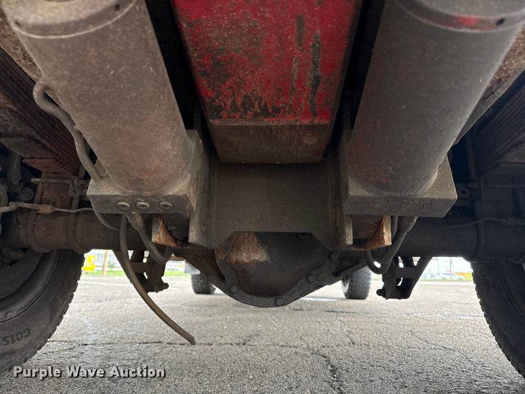 image for item EG8172 2006 Ford F350 Super Duty tow truck