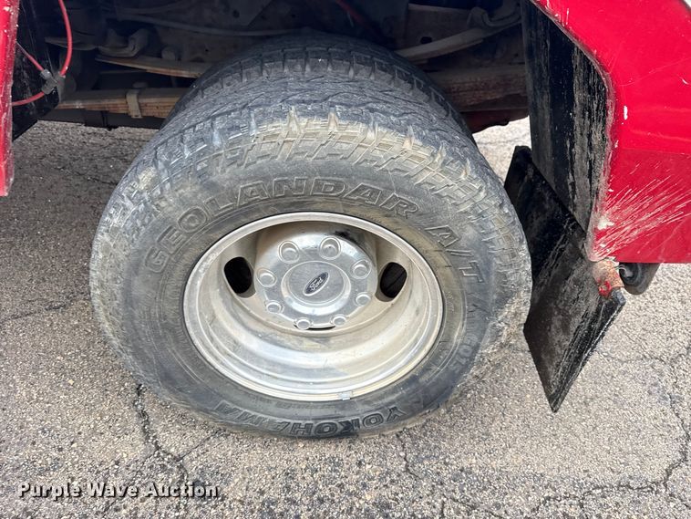 image for item EG8172 2006 Ford F350 Super Duty tow truck