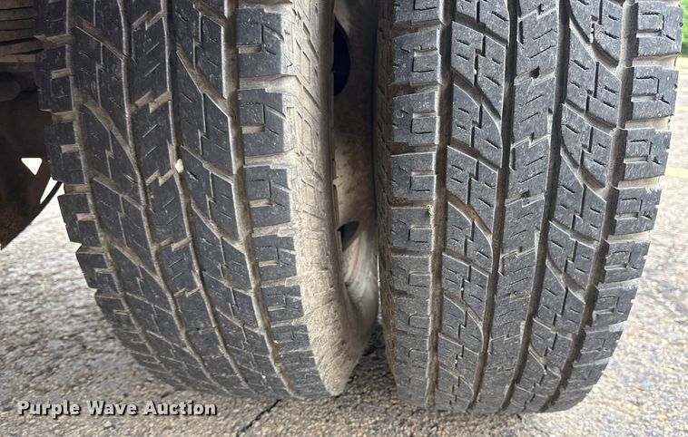 image for item EG8172 2006 Ford F350 Super Duty tow truck