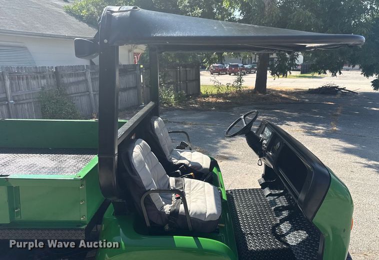 image for item EG8186 2001 John Deere Pro Gator  utility vehicle