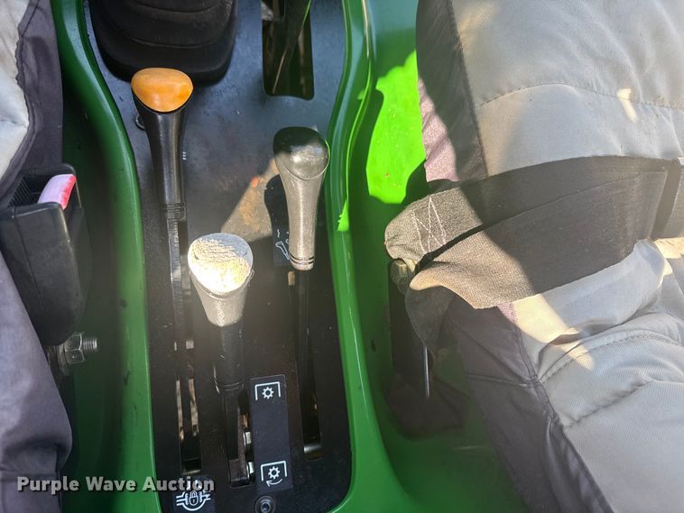 image for item EG8186 2001 John Deere Pro Gator  utility vehicle