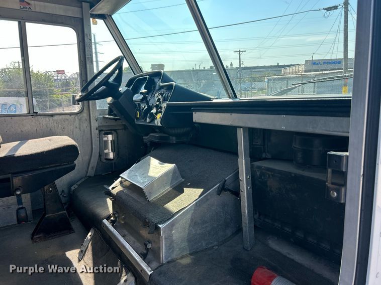 image for item EK8305 2014 Freightliner MT45 delivery van