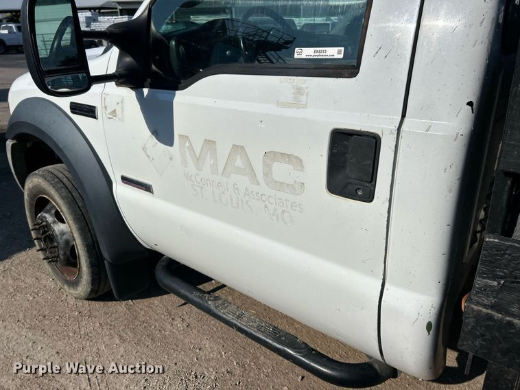 image for item EK8313 2006 Ford F550 Super Duty XL flatbed truck