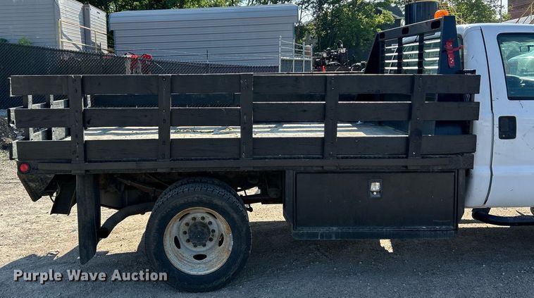 image for item EK8313 2006 Ford F550 Super Duty XL flatbed truck