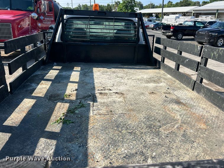 image for item EK8313 2006 Ford F550 Super Duty XL flatbed truck