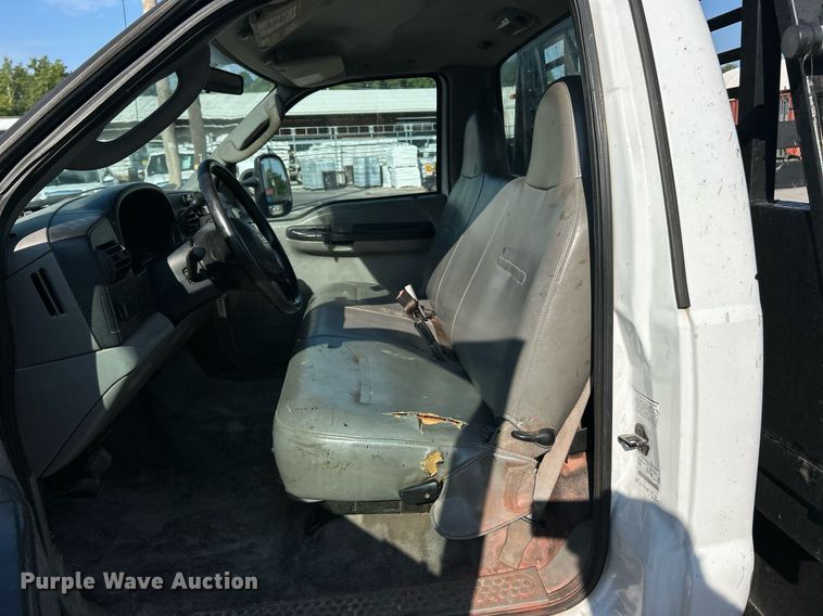 image for item EK8313 2006 Ford F550 Super Duty XL flatbed truck