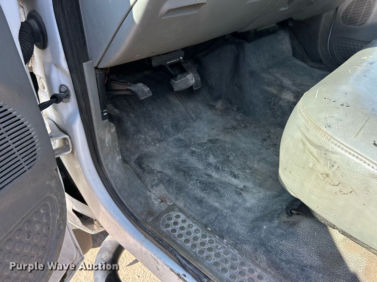 image for item EK8313 2006 Ford F550 Super Duty XL flatbed truck