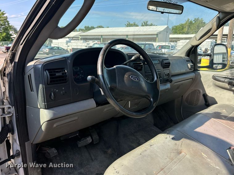 image for item EK8313 2006 Ford F550 Super Duty XL flatbed truck