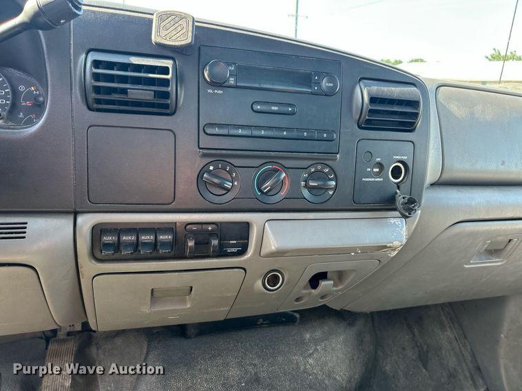 image for item EK8313 2006 Ford F550 Super Duty XL flatbed truck