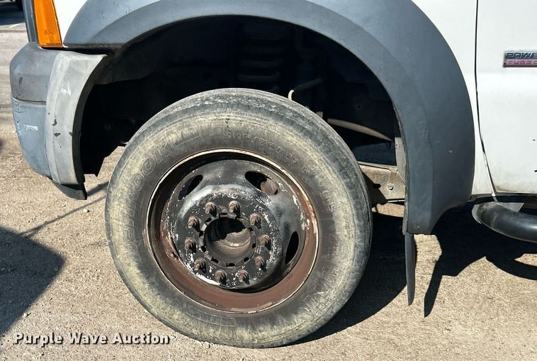 image for item EK8313 2006 Ford F550 Super Duty XL flatbed truck