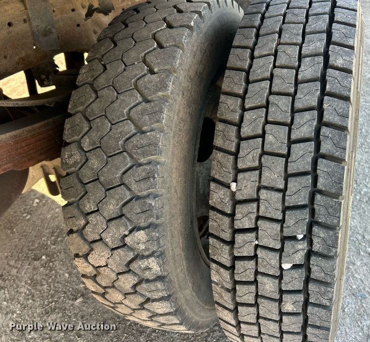 image for item EK8313 2006 Ford F550 Super Duty XL flatbed truck