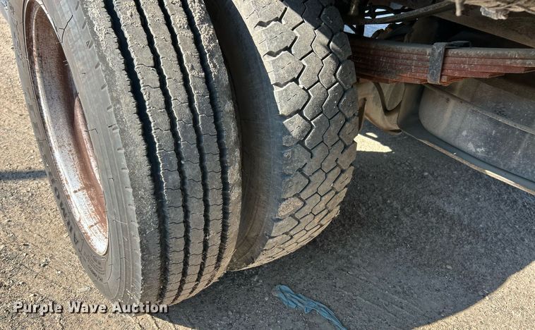 image for item EK8313 2006 Ford F550 Super Duty XL flatbed truck