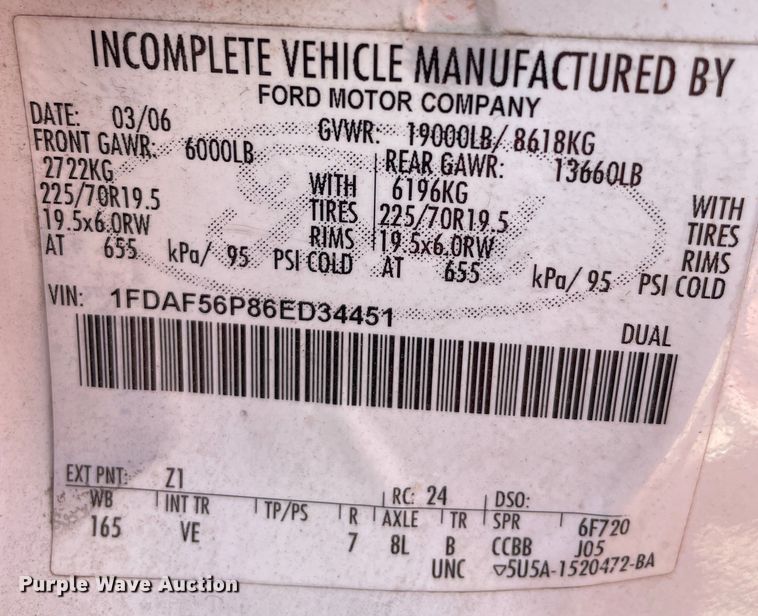 image for item EK8313 2006 Ford F550 Super Duty XL flatbed truck