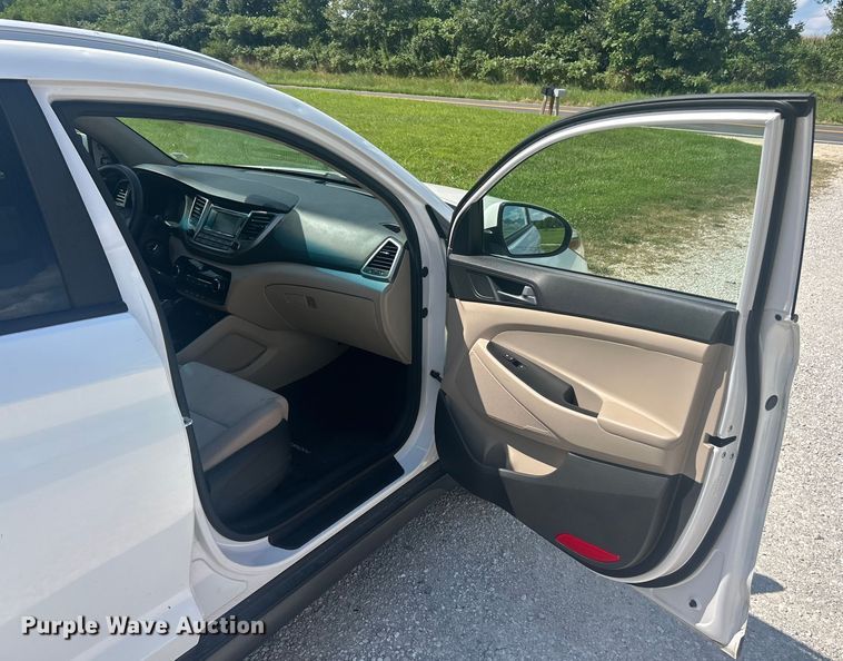 image for item EK8459 2016 Hyundai Tucson SUV