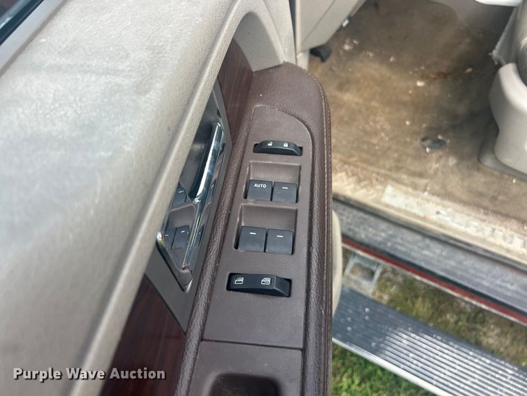 image for item EK8460 2010 Ford F150 Platinum SuperCrew pickup truck