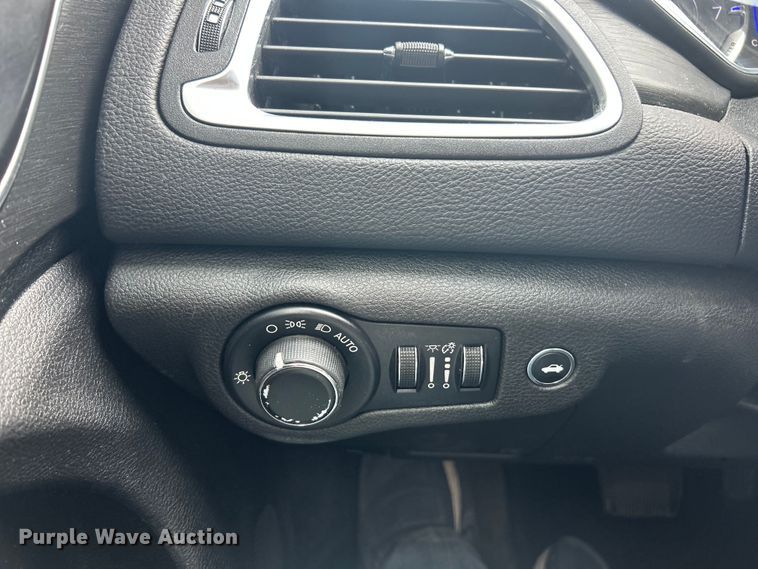 image for item EK8488 2015 Chrysler 200 