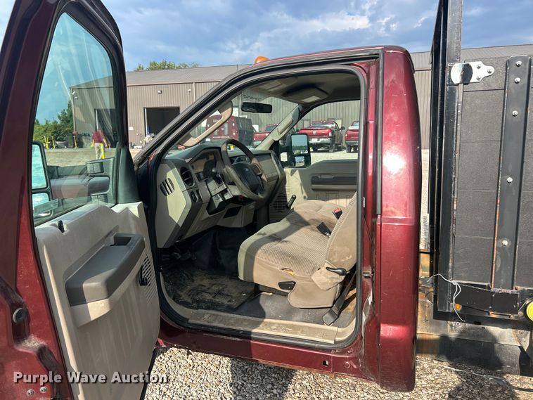 image for item EK8493 2009 Ford F250 Super Duty XL flatbed pickup truck