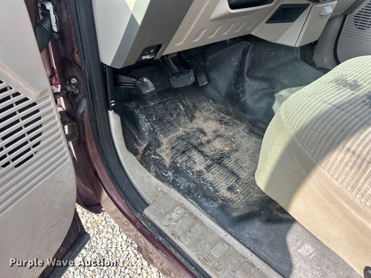 image for item EK8493 2009 Ford F250 Super Duty XL flatbed pickup truck