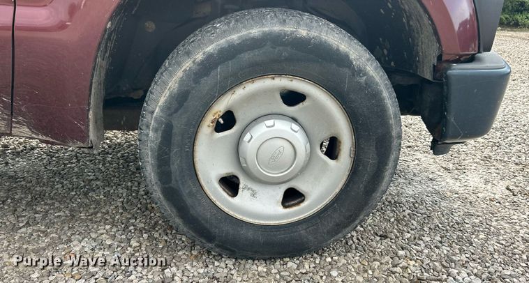 image for item EK8493 2009 Ford F250 Super Duty XL flatbed pickup truck