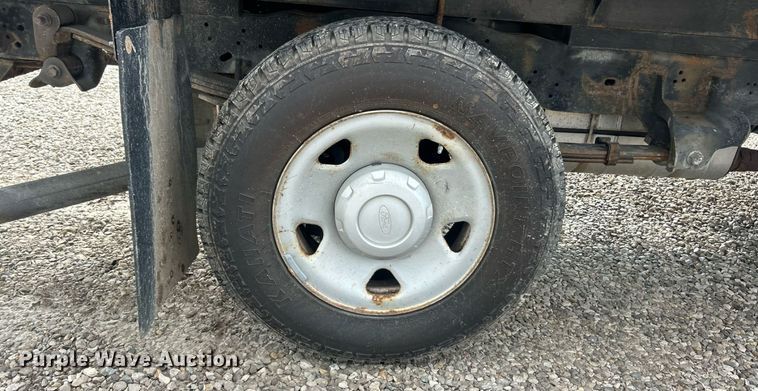 image for item EK8493 2009 Ford F250 Super Duty XL flatbed pickup truck