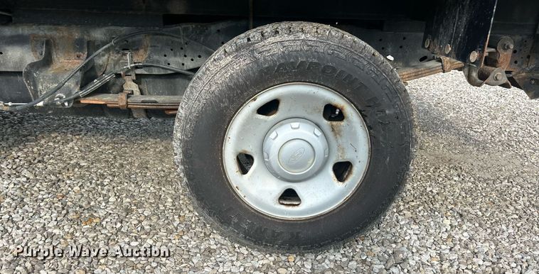 image for item EK8493 2009 Ford F250 Super Duty XL flatbed pickup truck