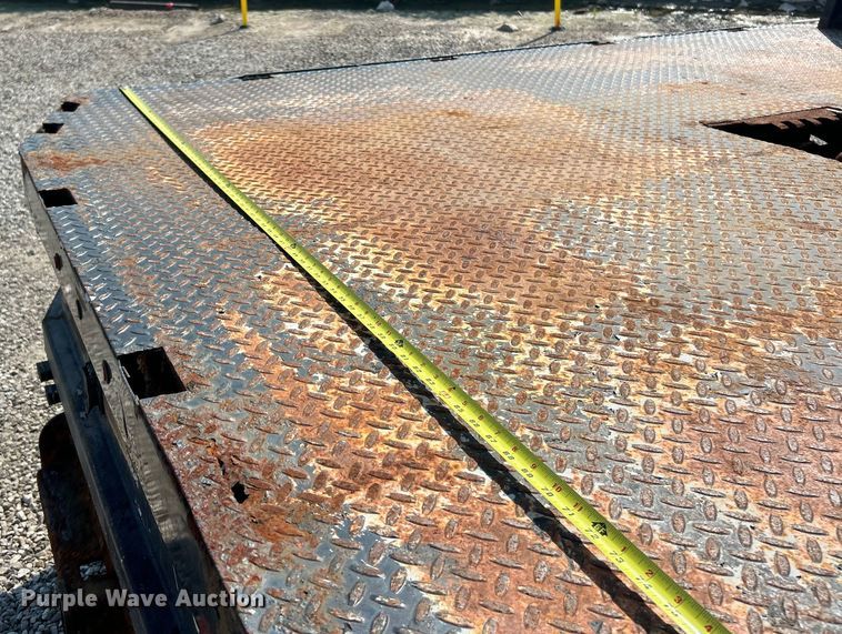 image for item EK8495 2012 Ford F350 Super Duty XL SuperCab flatbed pickup truck