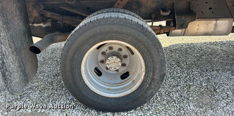 image for item EK8495 2012 Ford F350 Super Duty XL SuperCab flatbed pickup truck