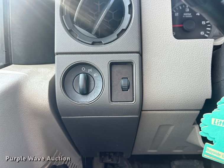 image for item EK8496 2009 Ford F350 Super Duty XL flatbed pickup truck